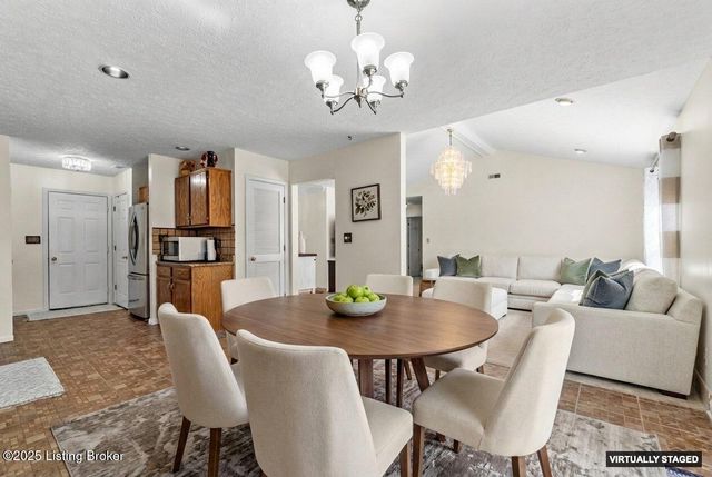 5214 Plume Dr, Louisville, KY 40258