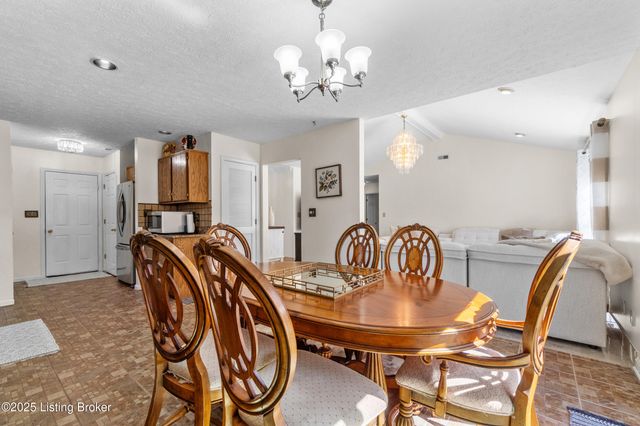 5214 Plume Dr, Louisville, KY 40258