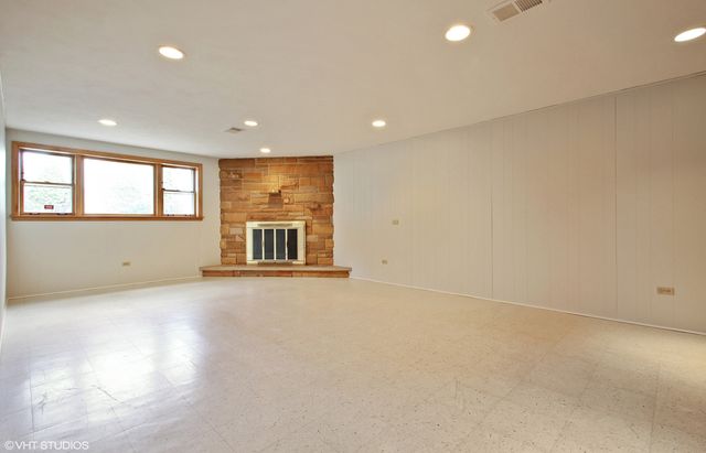 8732 W North Terrace, Niles, IL 60714