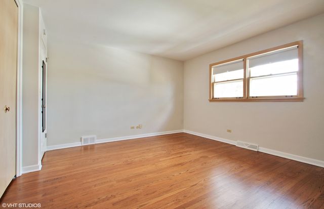 8732 W North Terrace, Niles, IL 60714