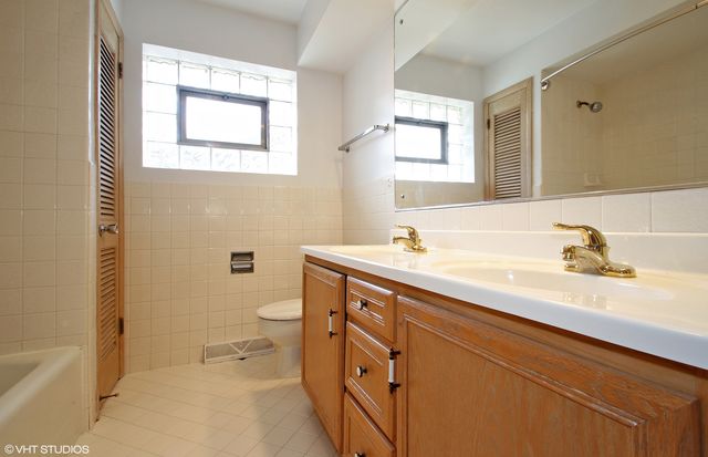8732 W North Terrace, Niles, IL 60714