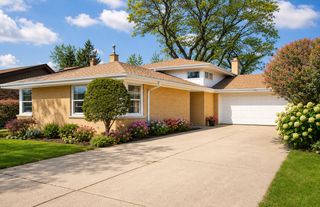 8732 W North Terrace, Niles, IL 60714