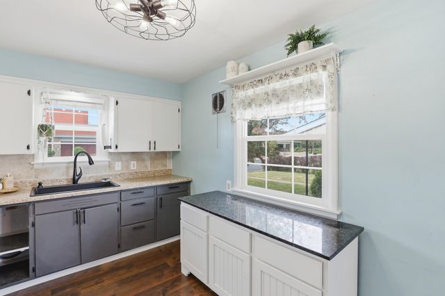 4314 N ASH St, Spokane, WA 99205