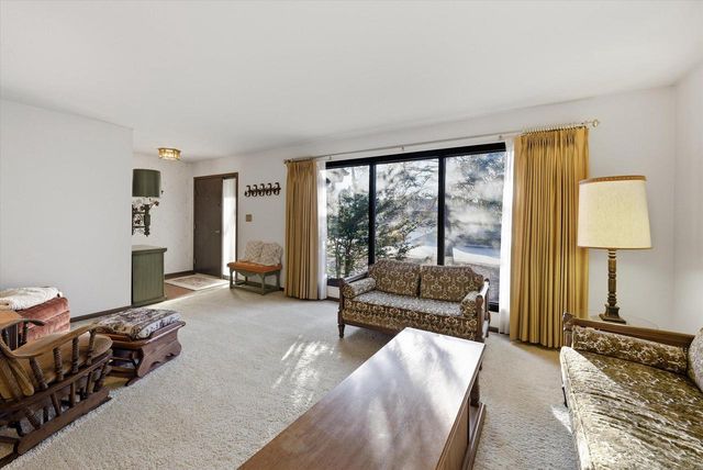 W166N10436 Surrey DRIVE, Germantown, WI 53022