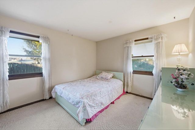 W166N10436 Surrey DRIVE, Germantown, WI 53022