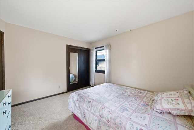 W166N10436 Surrey DRIVE, Germantown, WI 53022