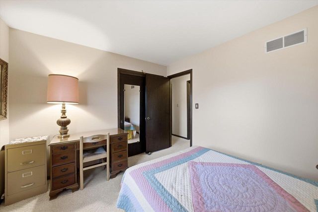 W166N10436 Surrey DRIVE, Germantown, WI 53022