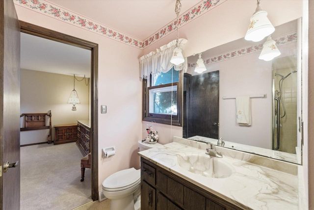 W166N10436 Surrey DRIVE, Germantown, WI 53022