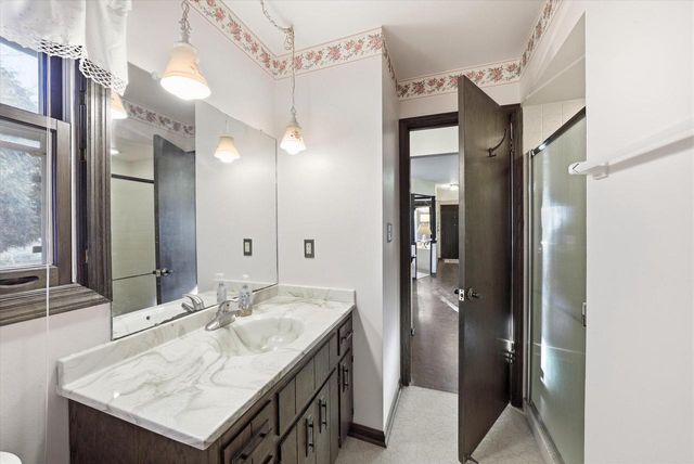 W166N10436 Surrey DRIVE, Germantown, WI 53022