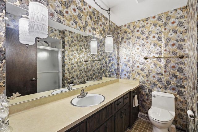 W166N10436 Surrey DRIVE, Germantown, WI 53022