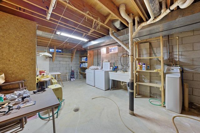 W166N10436 Surrey DRIVE, Germantown, WI 53022