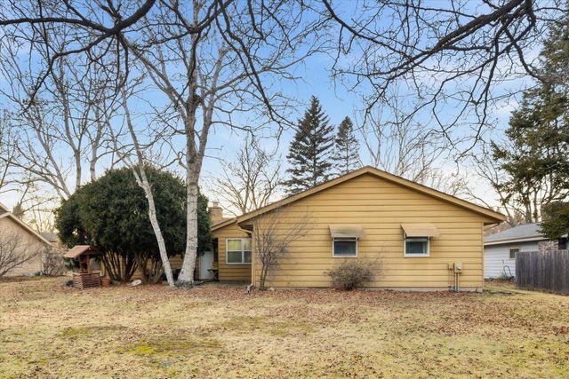 W166N10436 Surrey DRIVE, Germantown, WI 53022