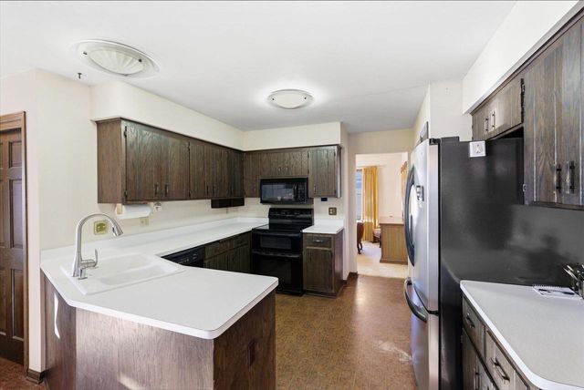 W166N10436 Surrey DRIVE, Germantown, WI 53022