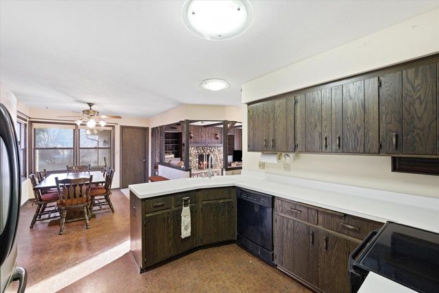 W166N10436 Surrey DRIVE, Germantown, WI 53022