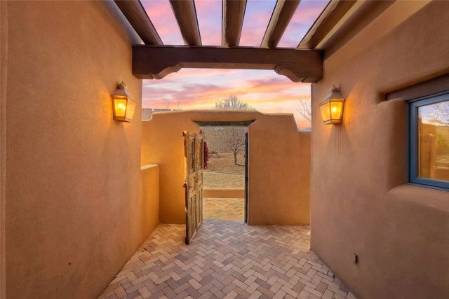 4 Avenida Herrera, Santa Fe, NM 87506