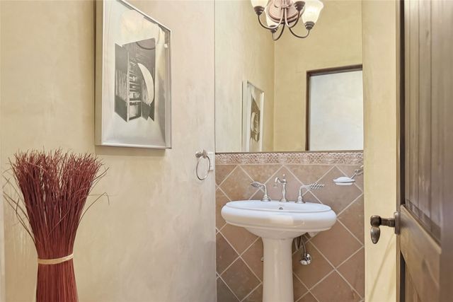 4 Avenida Herrera, Santa Fe, NM 87506