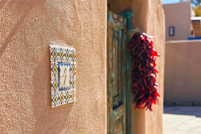 4 Avenida Herrera, Santa Fe, NM 87506