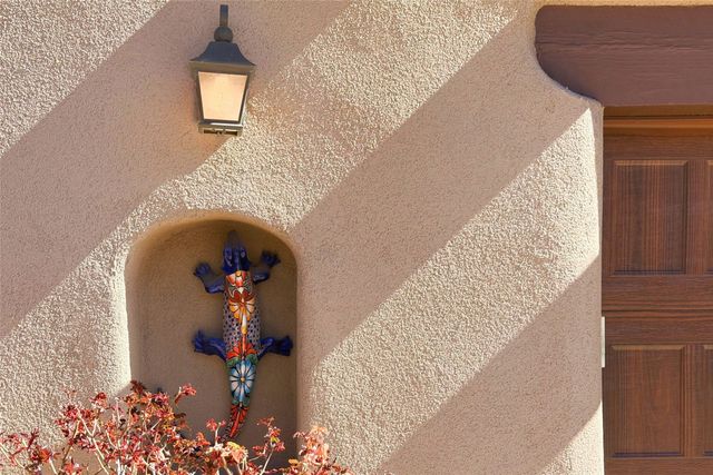 4 Avenida Herrera, Santa Fe, NM 87506