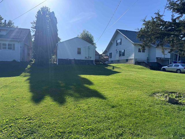 124 7th Ave SE, Oelwein, IA 50662