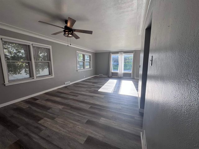 124 7th Ave SE, Oelwein, IA 50662