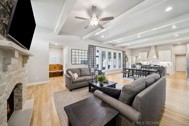 6270 N Creekwood Drive, Owasso, OK 74055