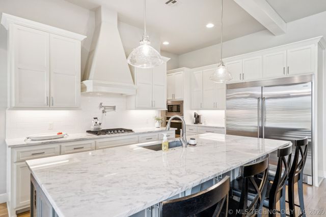 6270 N Creekwood Drive, Owasso, OK 74055