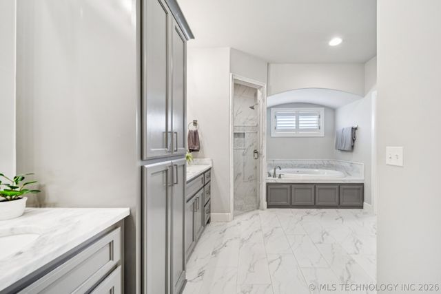 6270 N Creekwood Drive, Owasso, OK 74055