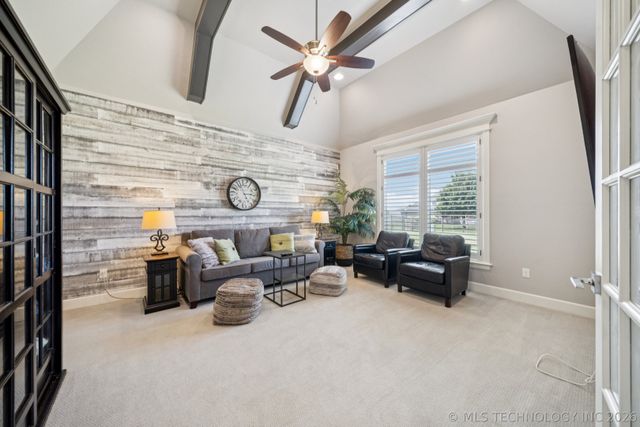 6270 N Creekwood Drive, Owasso, OK 74055