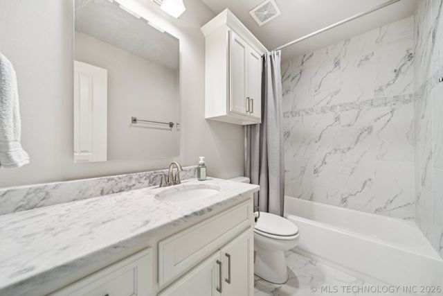 6270 N Creekwood Drive, Owasso, OK 74055