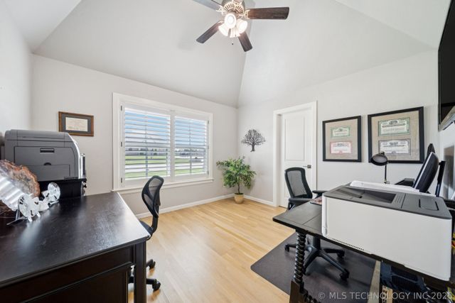 6270 N Creekwood Drive, Owasso, OK 74055