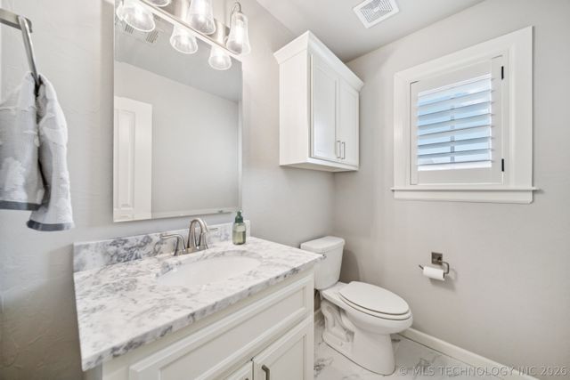 6270 N Creekwood Drive, Owasso, OK 74055