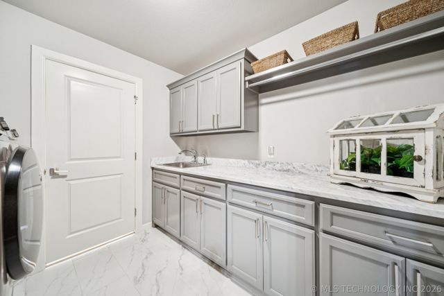 6270 N Creekwood Drive, Owasso, OK 74055