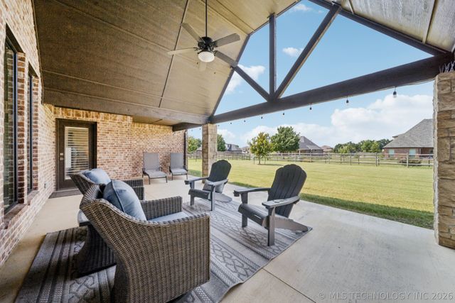 6270 N Creekwood Drive, Owasso, OK 74055