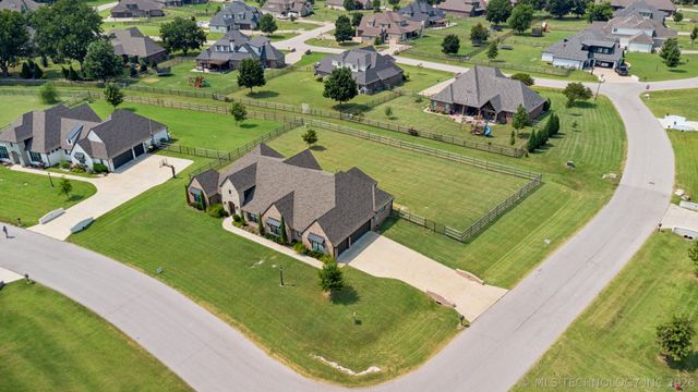 6270 N Creekwood Drive, Owasso, OK 74055