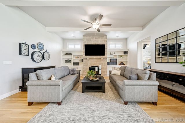 6270 N Creekwood Drive, Owasso, OK 74055