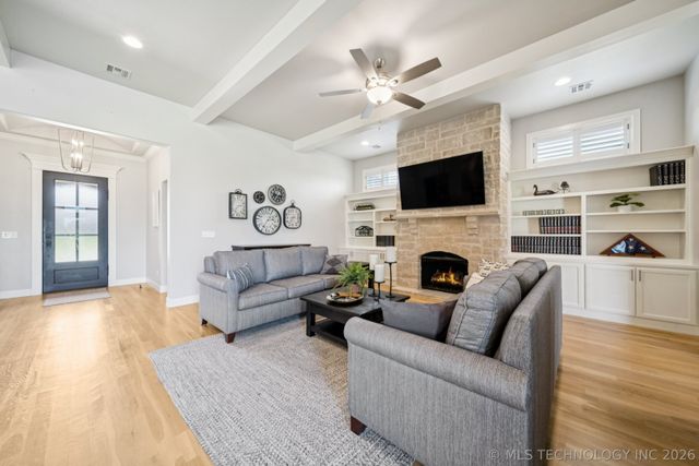 6270 N Creekwood Drive, Owasso, OK 74055