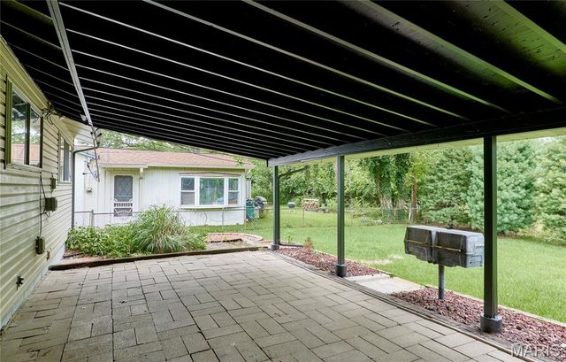 2274 Westglen Park Drive, Maryland Heights, MO 63043