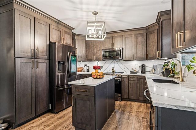 21121 S CLEVELAND Avenue, Belton, MO 64012