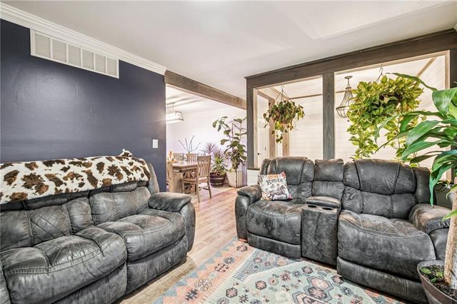 21121 S CLEVELAND Avenue, Belton, MO 64012