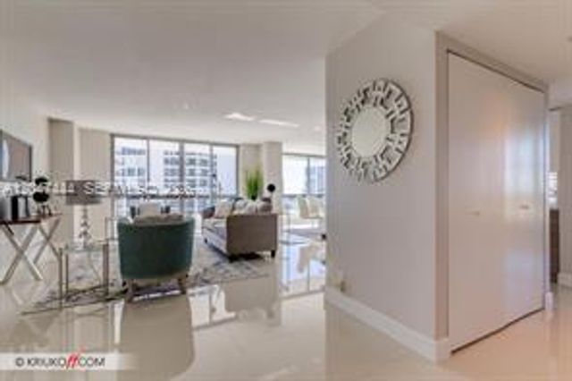 19195 NE 36th Ct 905, Aventura, FL 33180