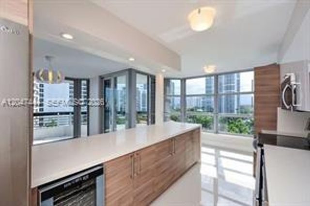 19195 NE 36th Ct 905, Aventura, FL 33180