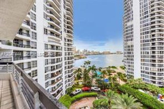 19195 NE 36th Ct 905, Aventura, FL 33180