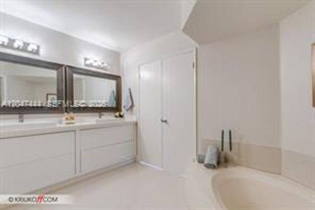 19195 NE 36th Ct 905, Aventura, FL 33180