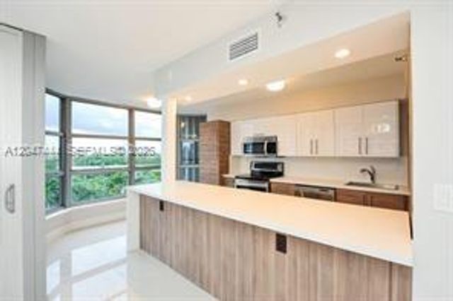 19195 NE 36th Ct 905, Aventura, FL 33180