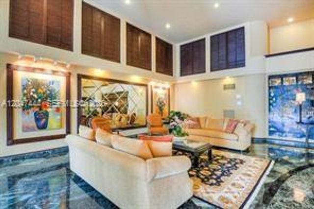 19195 NE 36th Ct 905, Aventura, FL 33180