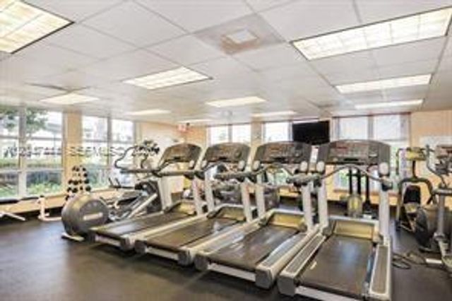 19195 NE 36th Ct 905, Aventura, FL 33180