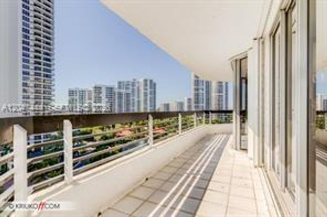 19195 NE 36th Ct 905, Aventura, FL 33180