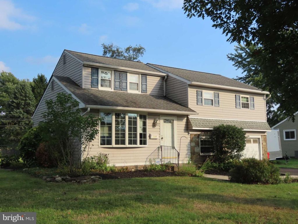 335 GIBSON AVE, WARMINSTER, PA 18974 — photo 2