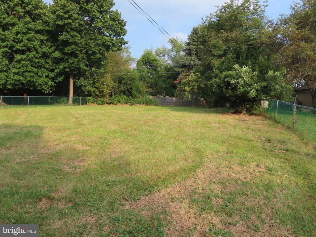 335 GIBSON AVE, WARMINSTER, PA 18974 — photo 4