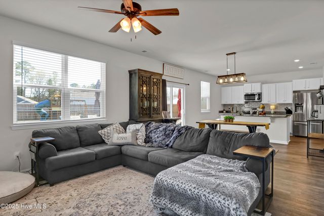 425 Tributary Circle, Wilmington, NC 28401